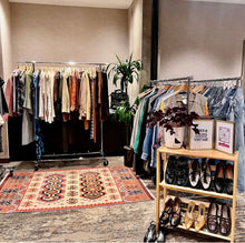 Load image into Gallery viewer, VINTAGE POP-UPS 101: A Beginner’s Guide to Vintage Pop-Up Shops