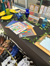 Load image into Gallery viewer, VINTAGE POP-UPS 101: A Beginner’s Guide to Vintage Pop-Up Shops