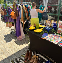 Load image into Gallery viewer, VINTAGE POP-UPS 101: A Beginner’s Guide to Vintage Pop-Up Shops