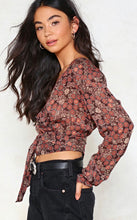 Load image into Gallery viewer, Floral V-Neck Top (US4)
