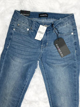 Load image into Gallery viewer, Medium Wash Skinny Jeans (3)
