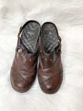 Load image into Gallery viewer, Indigo by Clark’s Brown Shoes (US10)
