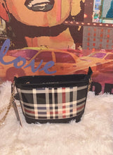 Load image into Gallery viewer, Plaid Purse w. Gold Chain
