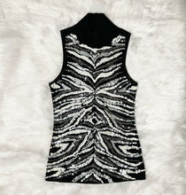 Load image into Gallery viewer, CACHE’ Black &amp; White Sequin Top (L)
