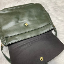 Load image into Gallery viewer, Green Vintage Purse w/ Flap
