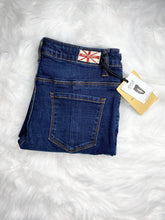 Load image into Gallery viewer, Blue Jeans - Ankle Length
