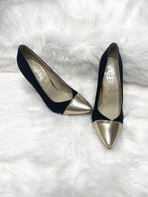 Load image into Gallery viewer, Black &amp; Gold Heels (US9)
