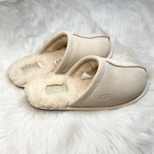 Load image into Gallery viewer, UGG Pearle Slippers (US7)
