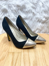 Load image into Gallery viewer, Black &amp; Gold Heels (US9)
