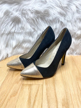 Load image into Gallery viewer, Black &amp; Gold Heels (US9)
