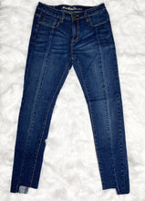 Load image into Gallery viewer, Blue Jeans - Ankle Length
