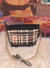 Load image into Gallery viewer, Plaid Purse w. Gold Chain
