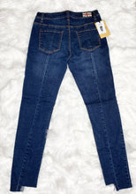 Load image into Gallery viewer, Blue Jeans - Ankle Length
