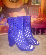 Load image into Gallery viewer, Royal Blue Heels
