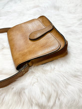 Load image into Gallery viewer, Vintage Tan Leather Bag
