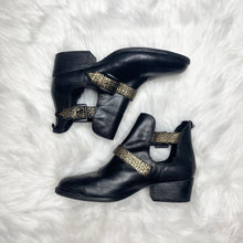 Load image into Gallery viewer, Elliott Lucca Raffaela Cutout Bootie (US10)
