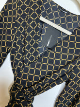 Load image into Gallery viewer, Black/Gold V-Neck Wrap Top (XL)
