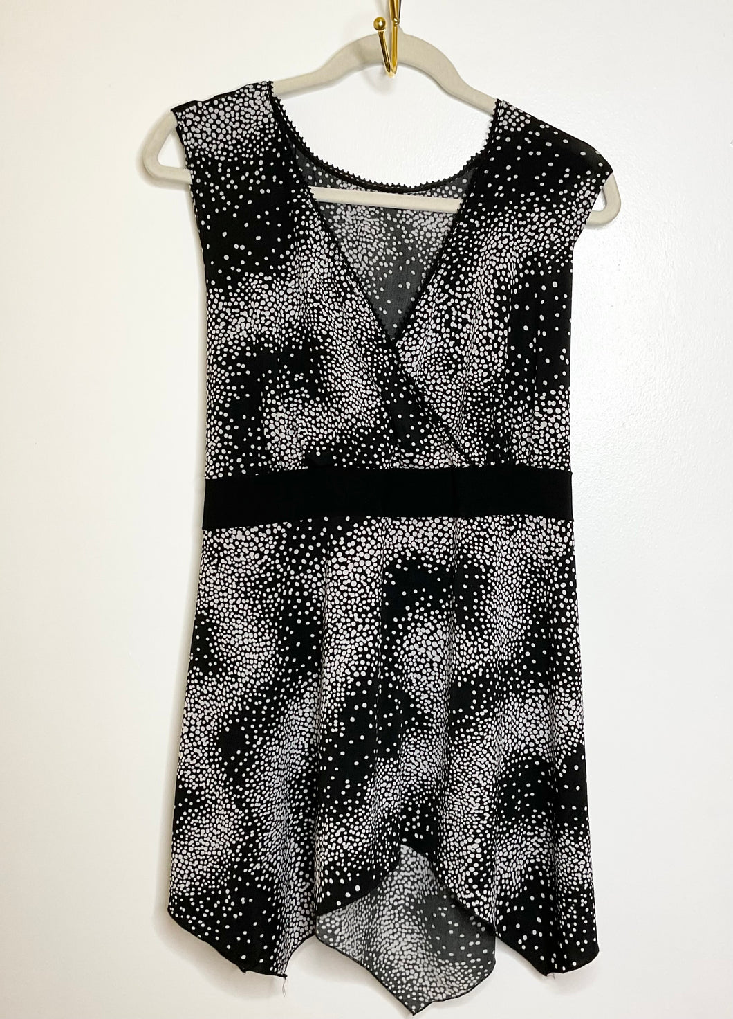 Black & White V-neck Top (X/XL)