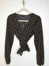 Load image into Gallery viewer, Black/Gold V-Neck Wrap Top (XL)
