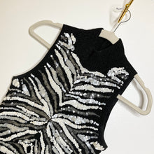 Load image into Gallery viewer, CACHE’ Black &amp; White Sequin Top (L)
