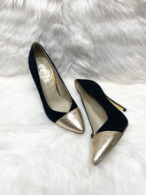 Load image into Gallery viewer, Black &amp; Gold Heels (US9)

