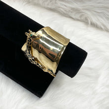 Load image into Gallery viewer, Traci Lynn “Boutique Bracelet” Cuff

