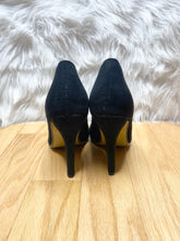 Load image into Gallery viewer, Black &amp; Gold Heels (US9)
