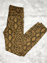 Load image into Gallery viewer, Zara Leopard Print Jeans (US4)
