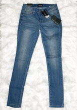 Load image into Gallery viewer, Medium Wash Skinny Jeans (3)
