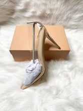 Load image into Gallery viewer, Nude &amp; Clear Pointy Toe Heels (US10)
