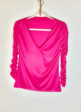 Load image into Gallery viewer, Pink V-Neck Ruched Top (S)
